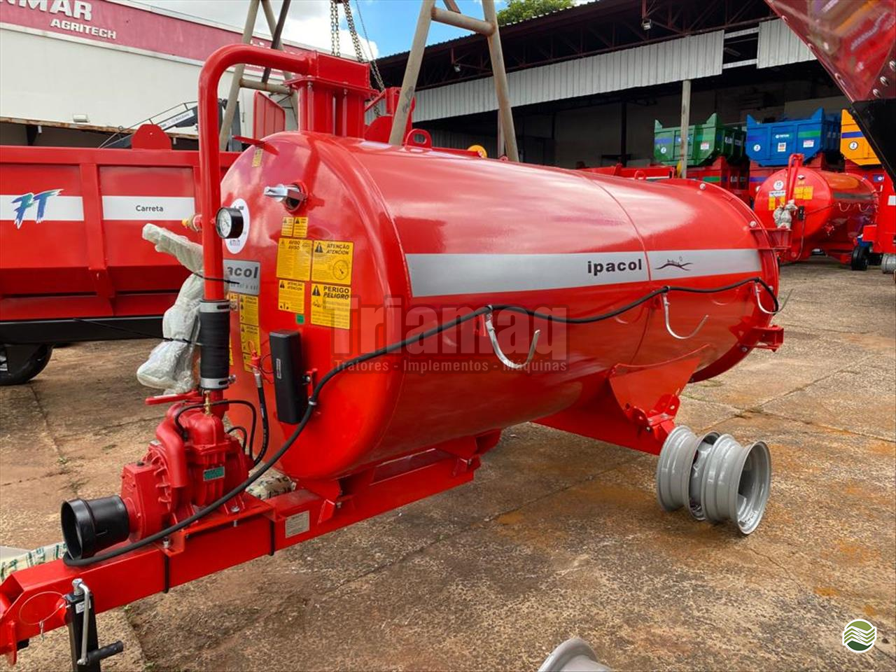 IMPLEMENTOS AGRICOLAS DISTRIBUIDOR ADUBO ORGÂNICO LÍQUIDO Triamaq Tratores UBERLANDIA MINAS GERAIS MG